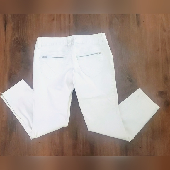 Super Cute Guess White Jeans with Ankle Zippers Size 28 Great Condition - Picture 7 of 7